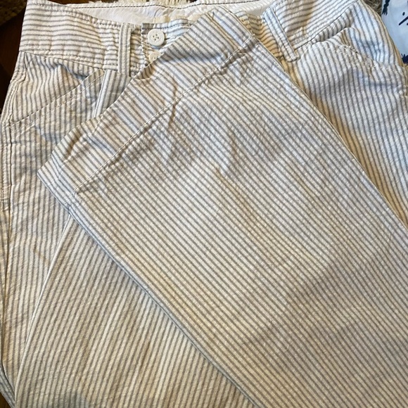 Old Navy Low Rise Flare White Pinstriped Trousers - Picture 3 of 8